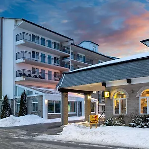 Super 8 By Wyndham By The Falls Kanada