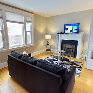 Bright, Clean, Private. In The Heart Of Downtown! Parking, Wi-fi And Netflix Included Apartment