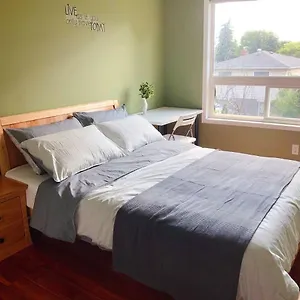 Nice With Private Bath In Mid Town Séjour chez l'habitant Toronto